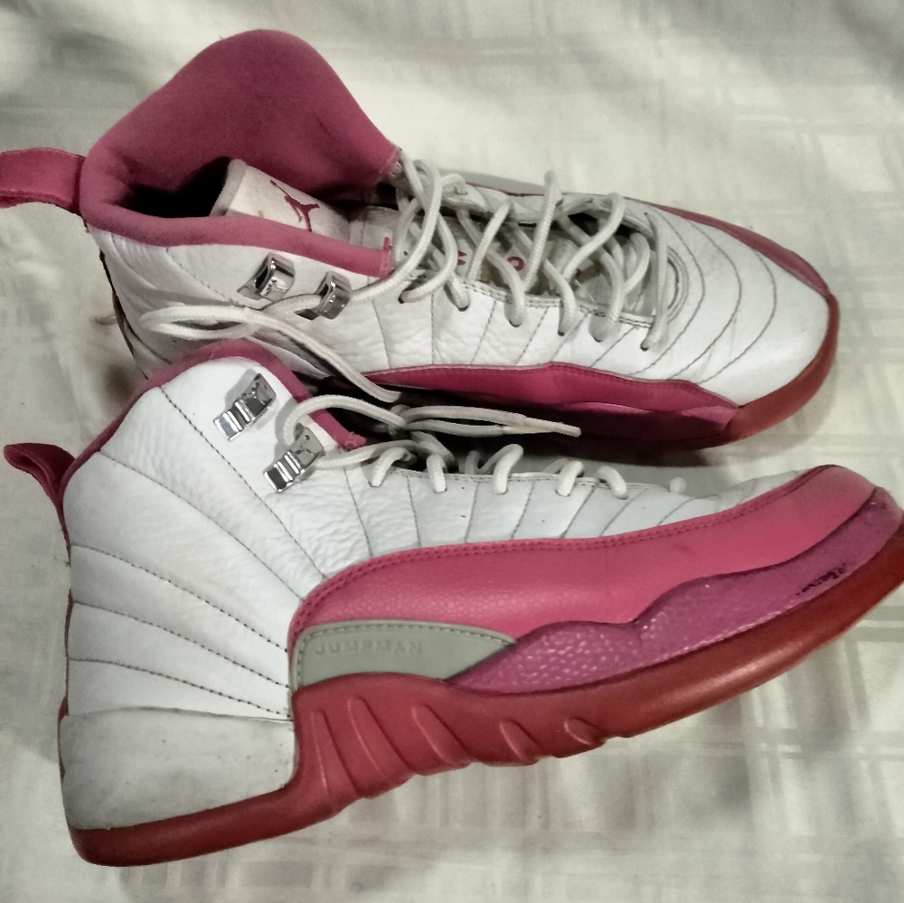 Pink and white Jordan retro 12 - Picture 2 of 3